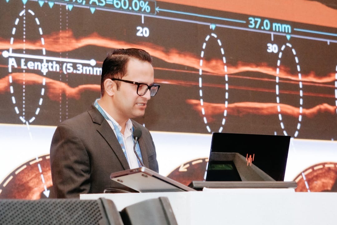 Dr. Shailesh Singh presenting OCT imaging